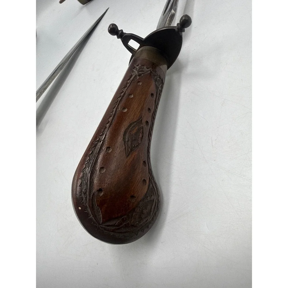 Unbranded vintage hand
